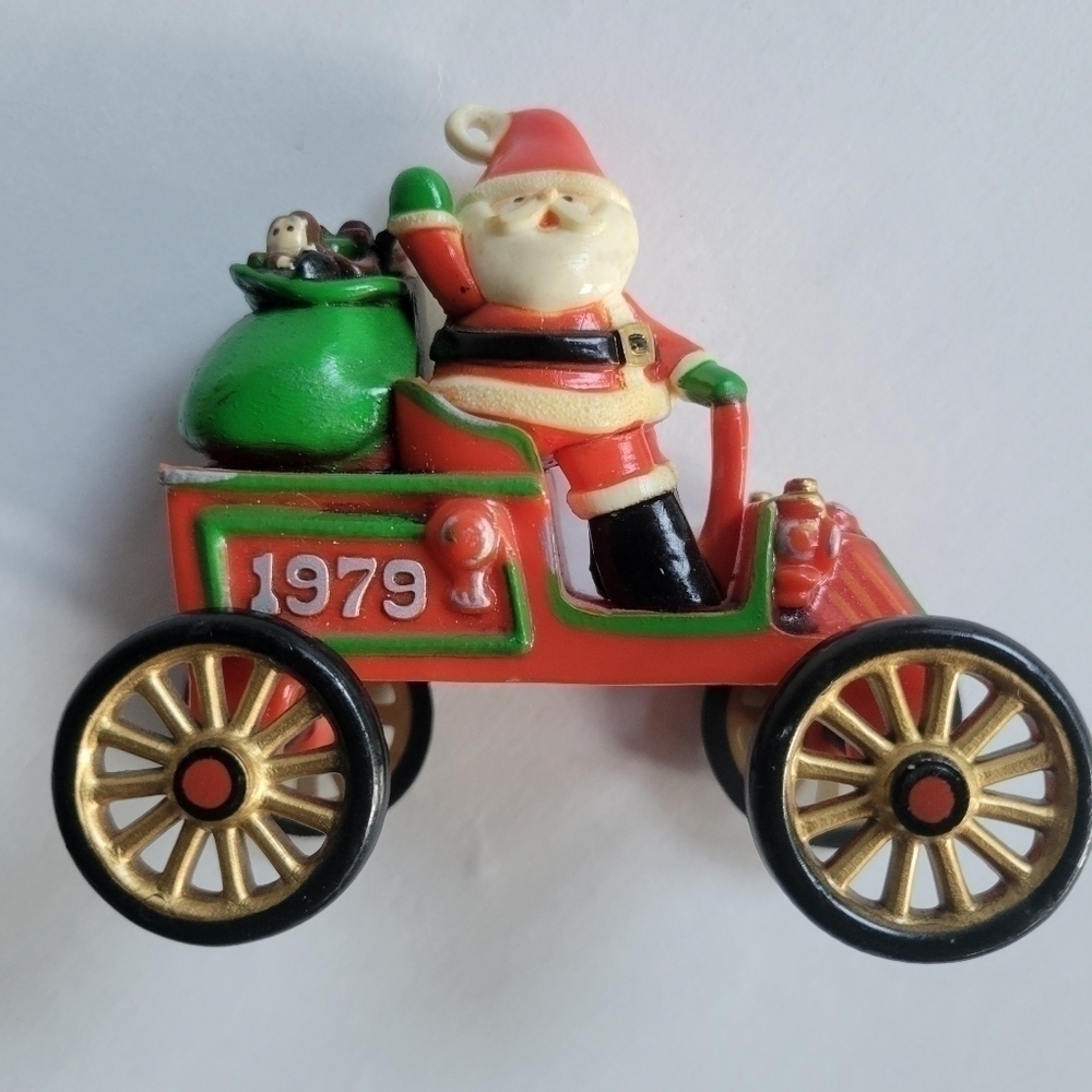 Hallmark RARE vintage ornament, here comes santa 1979, pre-owned